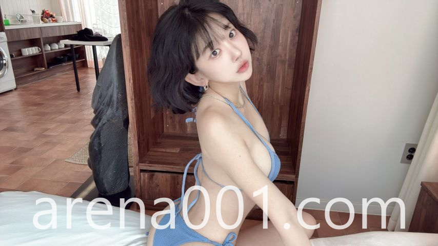 침대위 누운 향이 비키니 몸매6.jpg